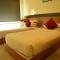 Hi 5 Hotel & Experience