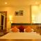 Hi 5 Hotel & Experience