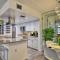 Modern St Pete Beach Condo with Community Pool! - سانت بيتي بيتش