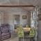 Cozy Vineyard Haven Cottage Less Than 1 Mi to Beach!