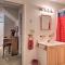 Updated Condo Next to Burke Mountain Bike Trails!