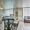 Virginia Beach Studio with Balcony and Pool View! - 弗吉尼亚海滩