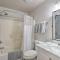 Modern Flagstaff Home with BBQ Walk Downtown!