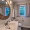 Centrally Located Hot Springs Home with Deck! - 温泉城