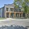 Elkhart Lake Townhome - 3 Mi to Road America!