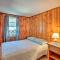 Cozy Hampton Cottage - Walk to Beaches and Marina!