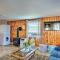 Cozy Hampton Cottage - Walk to Beaches and Marina!