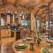 Inn the Woods Family Cabin with Hot Tub and Fire Pit - ويمبيرلي