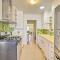 Oceanside Home with Yard - Walk to Beach and Pier - أوشن سايد