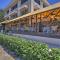 Naples Condo with Pool - Walk to Dining and Beach