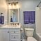 Updated Twin Lakes Cottage, Walk to Lake Mary