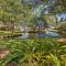 Beach and Pool Access Colorful Hilton Head Condo! - جزيرة هيلتون هيد