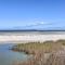 Beach and Pool Access Colorful Hilton Head Condo! - جزيرة هيلتون هيد