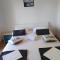 Apartments with parking space Stanici, Omis - 10360