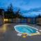 Glacier Mountaineer Lodge