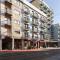 Host Wise - Trendy Bright Flats with Jacuzzi - 5 min Beach