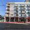 Host Wise - Trendy Bright Flats with Jacuzzi - 5 min Beach