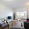 Host Wise - Trendy Bright Flats with Jacuzzi - 5 min Beach
