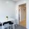 Host Wise - Trendy Bright Flats with Jacuzzi - 5 min Beach