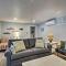 Marthas Vineyard Apt about 1 Mile to Inkwell Beach! - أوك بلوفس