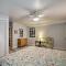 Marthas Vineyard Apt about 1 Mile to Inkwell Beach! - أوك بلوفس