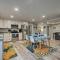 Marthas Vineyard Apt about 1 Mile to Inkwell Beach! - أوك بلوفس