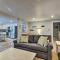 Marthas Vineyard Apt about 1 Mile to Inkwell Beach! - أوك بلوفس