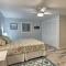 Marthas Vineyard Apt about 1 Mile to Inkwell Beach! - أوك بلوفس