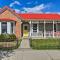 Chic Downtown Home with Grill, Steps to Main Street!