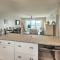 Airy Oceanfront Condo Beach Views and Pool Access! - Норт-Топсейл-Біч