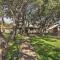 Granbury Getaway with Lake Views 2 Mi to Downtown! - غرانبوري