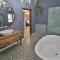 La Roca Guest House