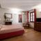 Borromeo Rooms Bed & Living