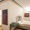 Borromeo Rooms Bed & Living