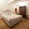 Borromeo Rooms Bed & Living