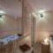 Deluxe Jacuzzi Apartment by LIUKSAI