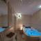 Deluxe Jacuzzi Apartment by LIUKSAI