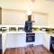 Sunderland Short Stays 2 bedroom apartment Free Parking Fulwell SR6