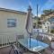 Tropical Island Escape with Deck, Walk to Avalon Bay - Avalon