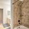 Condo with Pool Access, 5 Mi to Tempe Diablo Stadium - 坦培