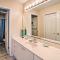 Oak Island Cottage - Walk to Beach and Intracoastal!