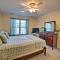 Oak Island Cottage - Walk to Beach and Intracoastal!