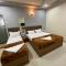 HOTEL DIVINE