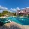 Villa Coral Bay View, walking distance to the beach!