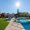 Villa Coral Bay View, walking distance to the beach!