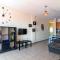 Superlative apartment with spectacular ocean views