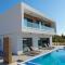 Villa Marlene, walking distance to Coral Beach!