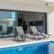Villa Marlene, walking distance to Coral Beach!