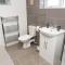 Charming 2 Bedroom House - Free Parking - Great Location