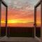 Allibella Shepherds Hut, Amazing Seaview, Private garden, Pet Friendly